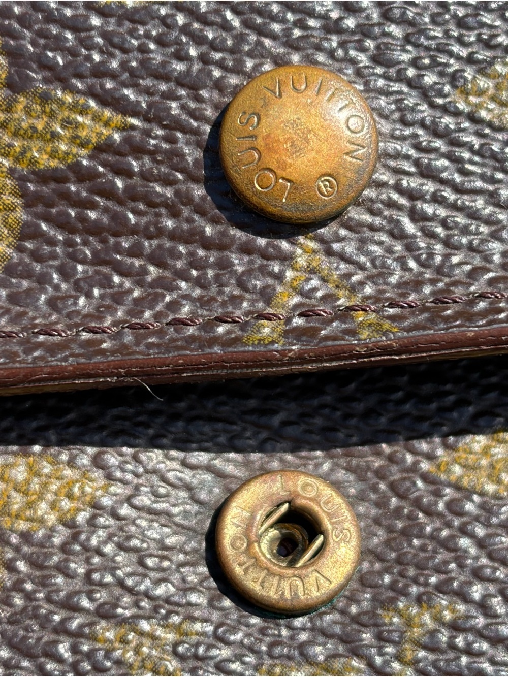 Louis Vuitton Monogram KeyCase France Datecode Authentic - Picture 10 of 12
